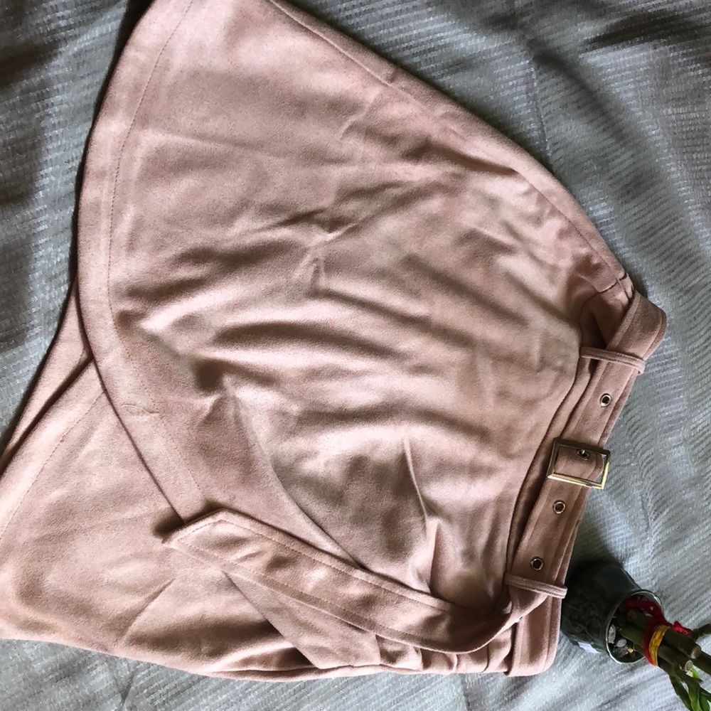 Light pink mini skirt with small side opening